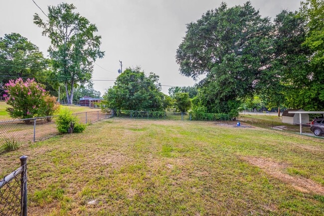 Building Photo - Charming 3-Bedroom Brick Home – Comfort, S...