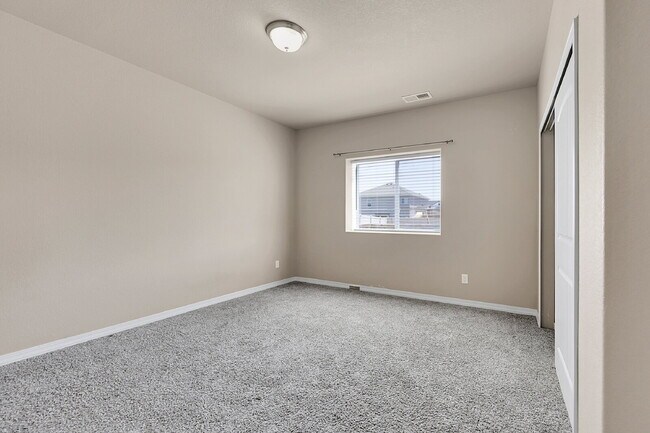 Building Photo - $2,940.95, $300.00 off the first month's rent, 6 Bedrooms, 3 Bathrooms, Single Family Home in Col...