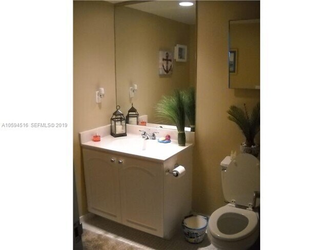 Building Photo - 3901 S Ocean Dr