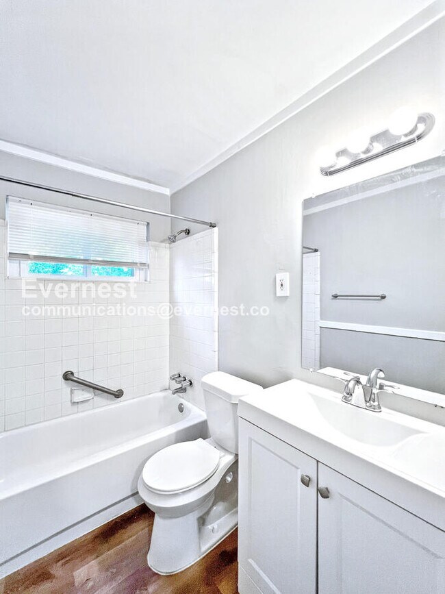 Building Photo - 8614 Bunker Hill Dr