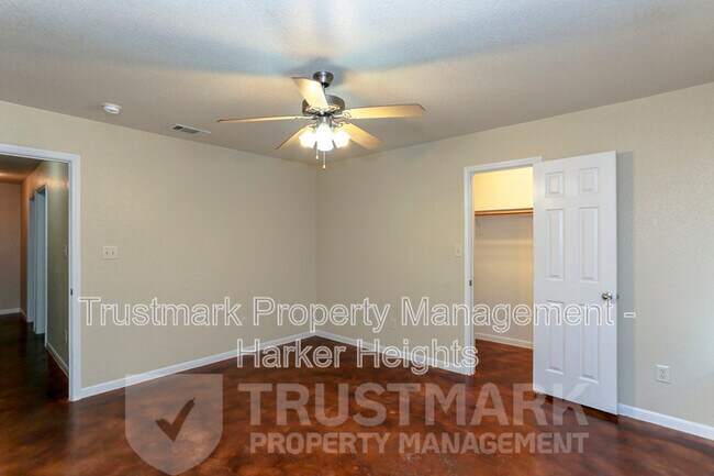 Building Photo - 5022-502205 205 Loop