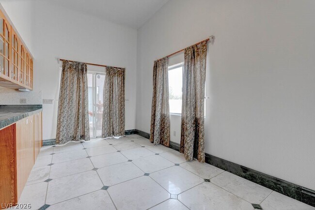 Building Photo - 4880 Dorrell Ln