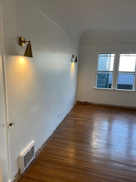 Building Photo - 926 S Curson Ave