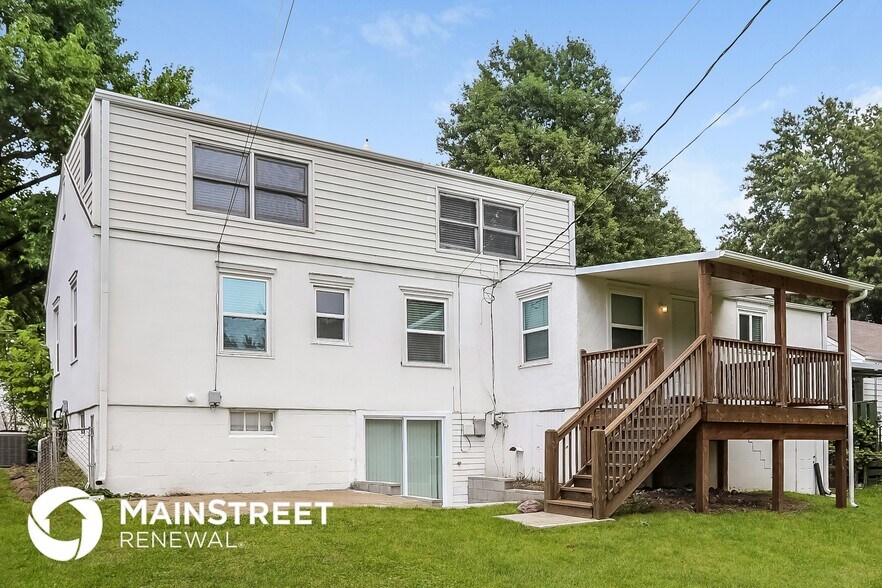 Building Photo - 3101 NE 56th St