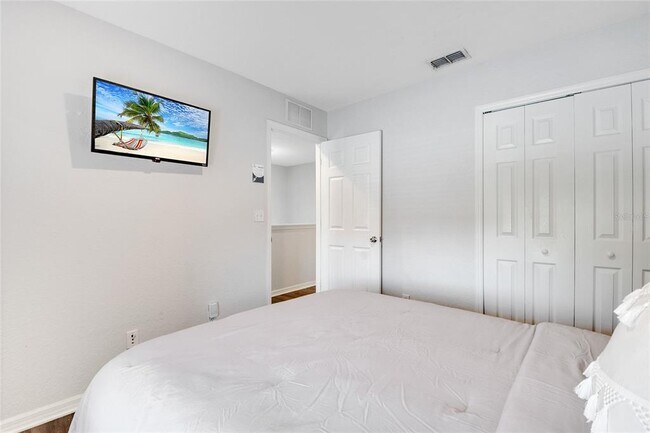 Building Photo - 2713 Bushman Dr
