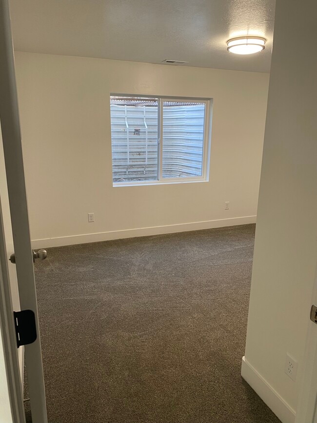 Building Photo - 332 S 160 W