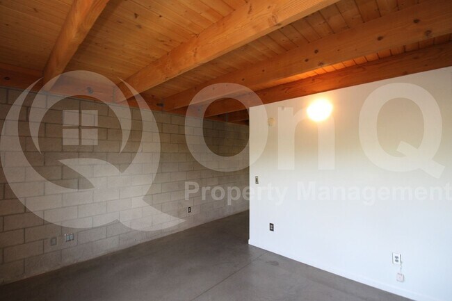 Building Photo - 537 E Willetta St