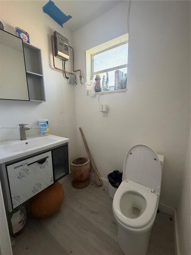 Building Photo - 660 SW 30th Terrace