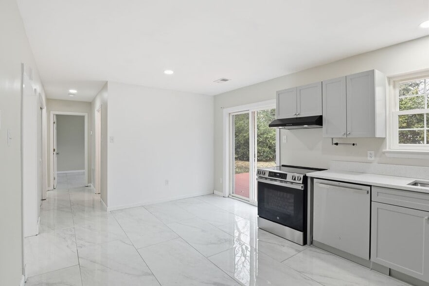 Building Photo - 3454 Tamarack Ct