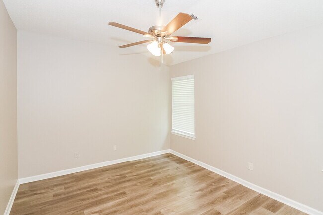 Building Photo - 495 Oakland Hills Dr