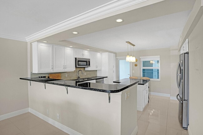 Building Photo - 2000 S Ocean Dr