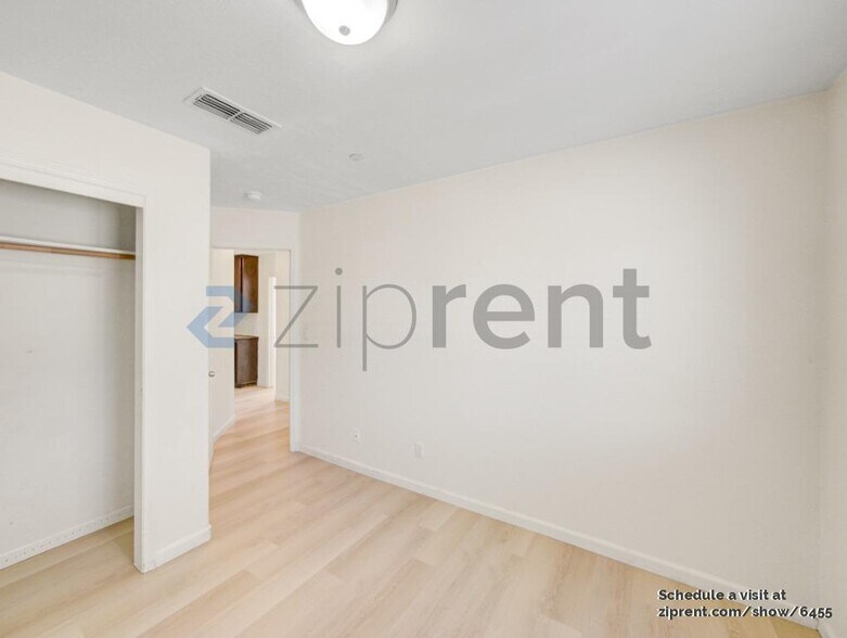 Building Photo - Unit