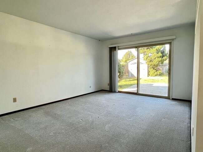 Building Photo - 3105 Blenkarne Dr