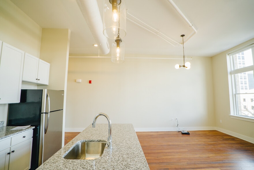 Building Photo - 520 Mulberry St