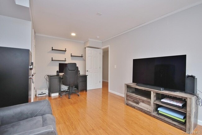 Building Photo - 478 Lake Rd