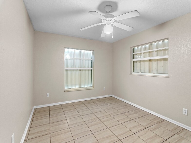 Building Photo - 1219 S 10th St