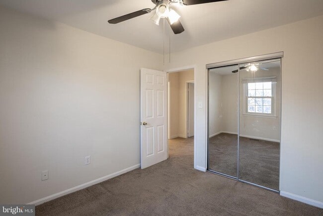 Building Photo - 8132 Sleepy View Ln