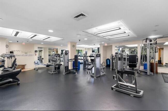 Building Photo - 1121 Crandon Blvd