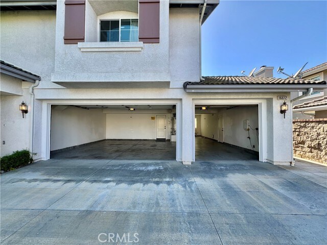 Building Photo - 16612 China Berry Ct