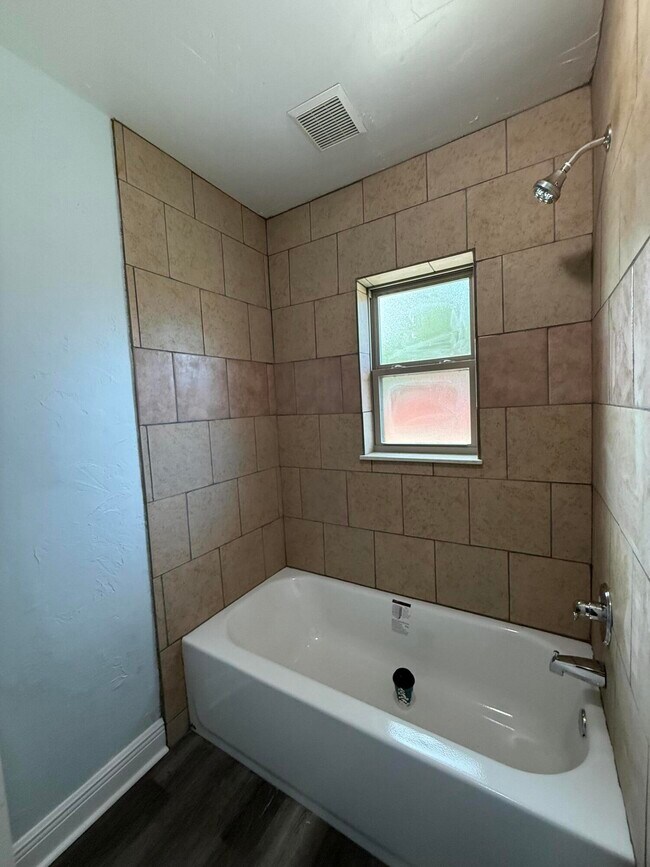 Building Photo - 509 Trenton St