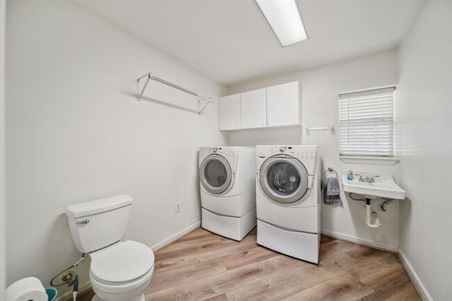 Building Photo - 15502 Kitty Hawk Dr