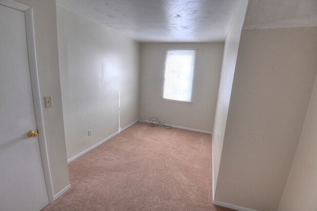 Building Photo - 5 Bed /2 Bath Single Family Home for Rent ...