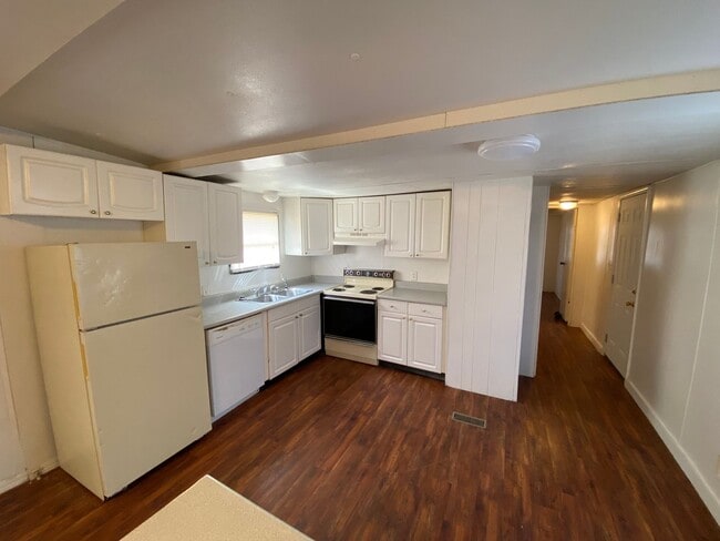 Building Photo - 3 Bed, 2 Bath Mobile Home