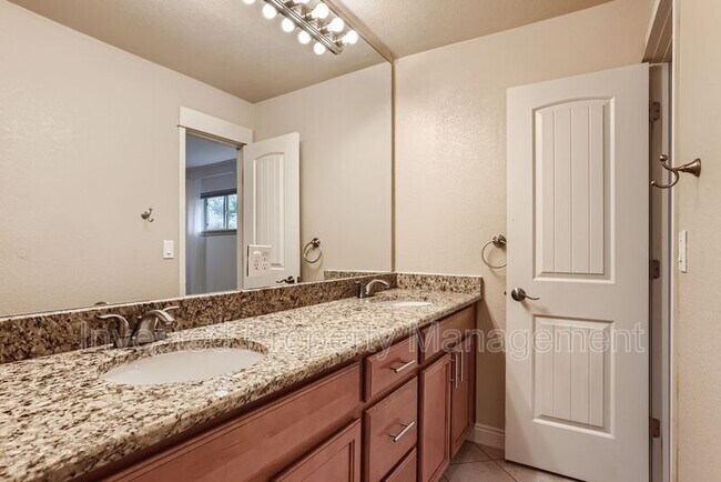 Building Photo - 2471 S Ivanhoe Pl