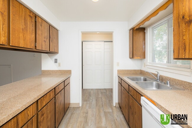 Building Photo - 3129 E 29th Ave