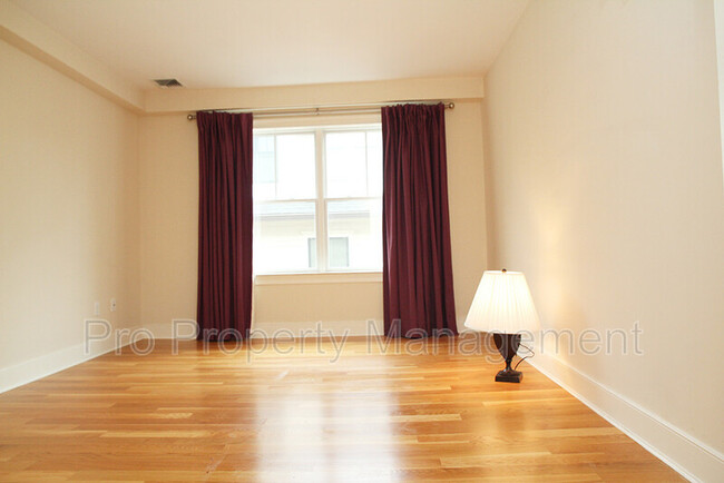 Building Photo - 109 Forest St