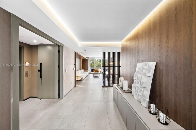 Building Photo - 785 Crandon Blvd