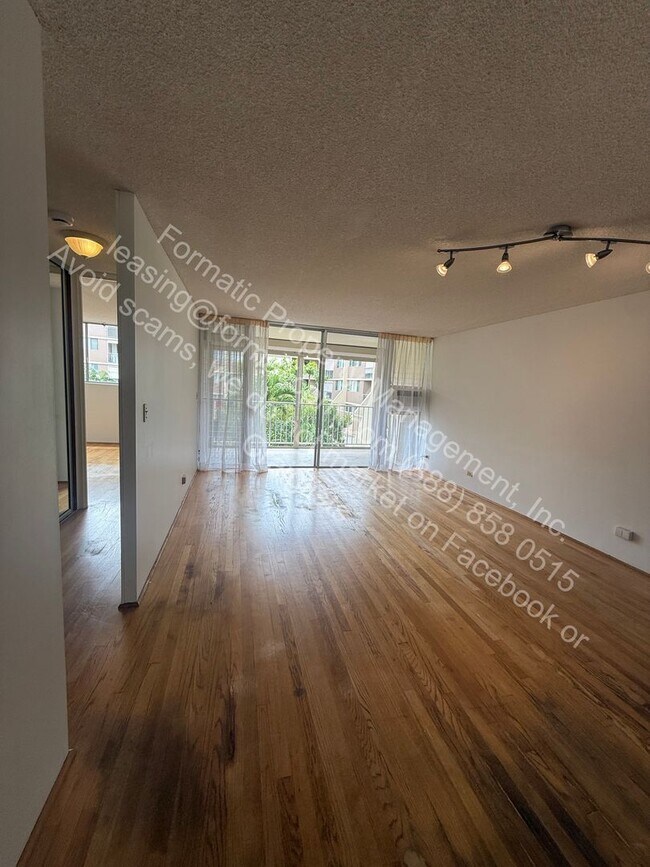 Building Photo - Pet-Friendly 2-Bedroom (or 1 Bedroom + Home Office) Apartment with In-Unit Laundry, Pool & Covere...