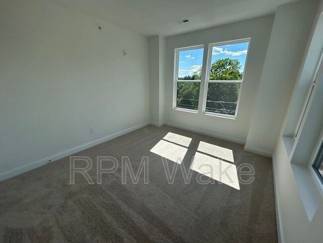 Building Photo - 1233 S Blount St