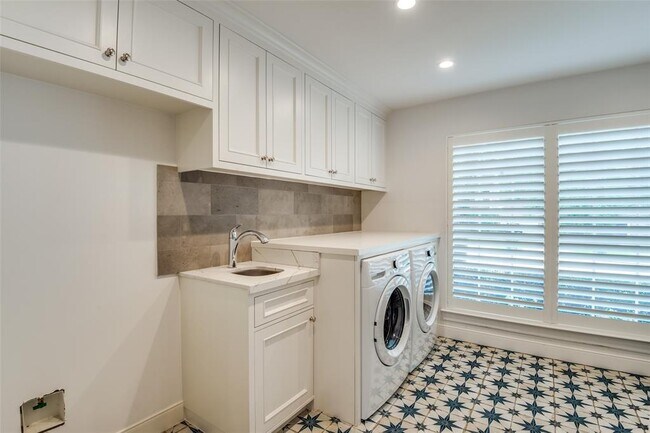 Building Photo - 14 White Fawn Dr