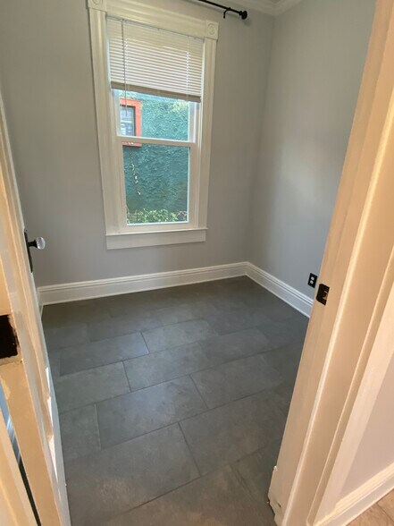 Building Photo - 618 W 26th St