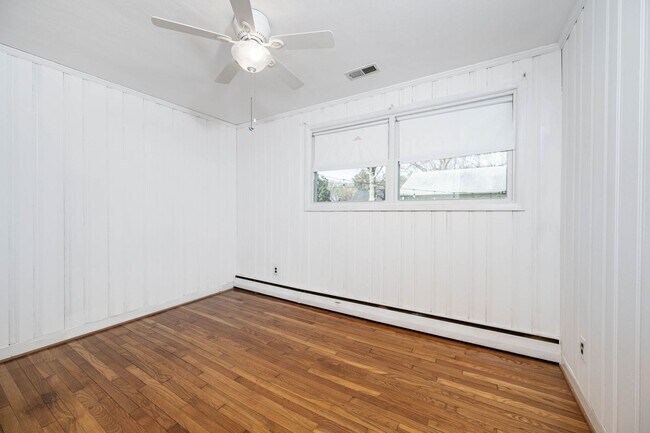 Building Photo - 3 Bedroom Home For Rent in Sandston VA With Detached Garage, Fenced Yard, and Lawn Care Included