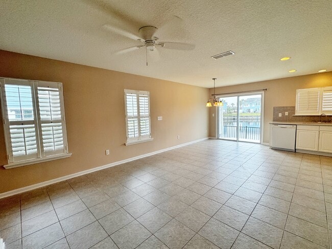 Building Photo - Islander Townhome with water views and garage!