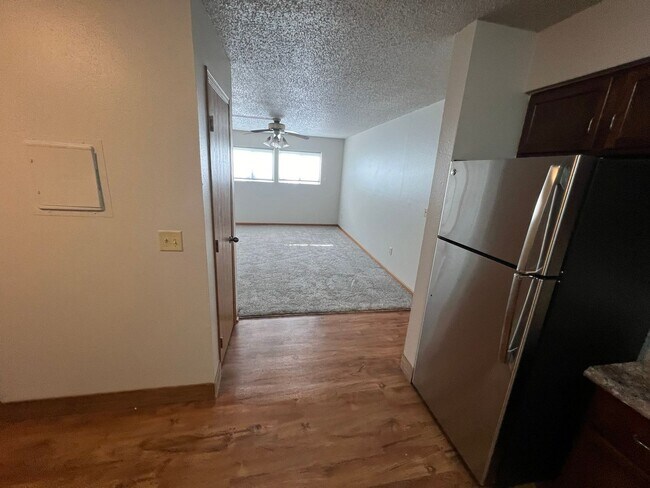 Building Photo - Large 3 bedroom apartment close to Sawyer Elementary, great for families