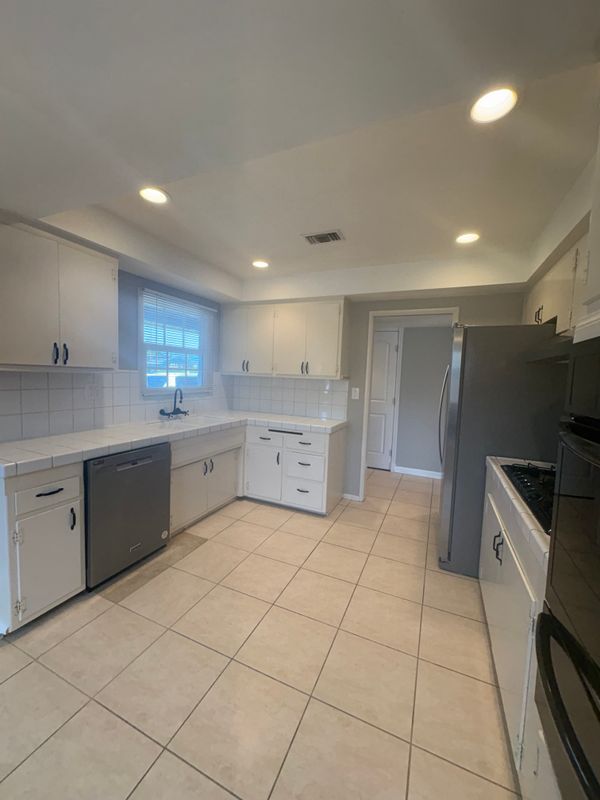 Building Photo - 7108 Santa Ana Cir