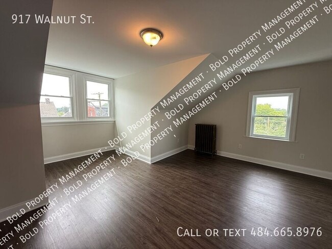 Building Photo - 917 Walnut St
