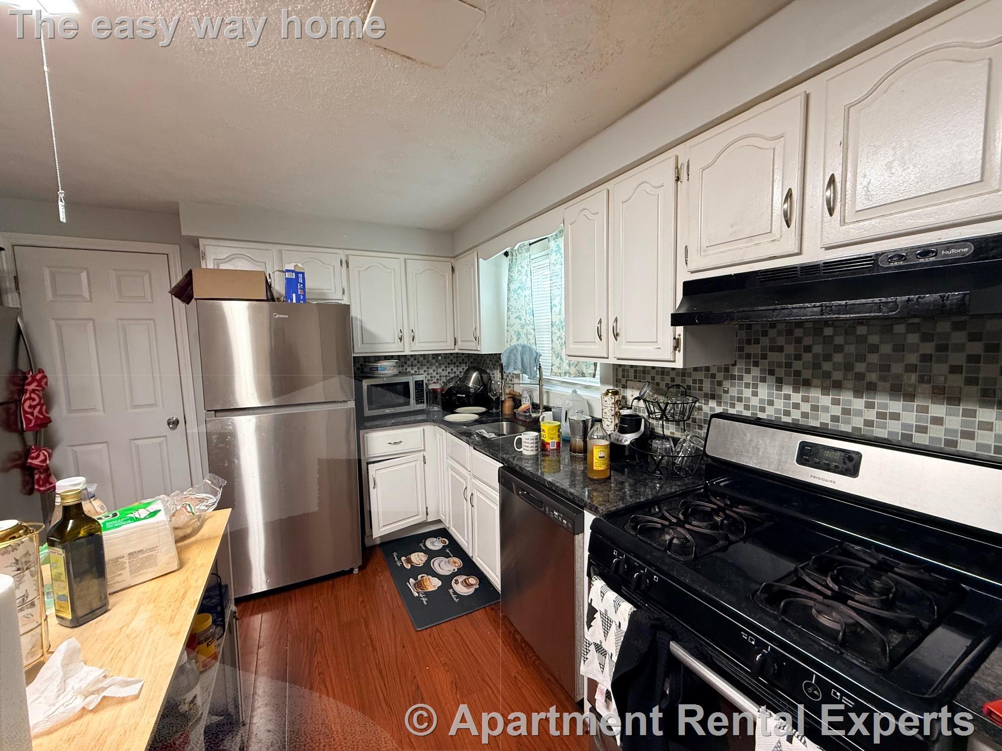 Building Photo - 87 Bradford St