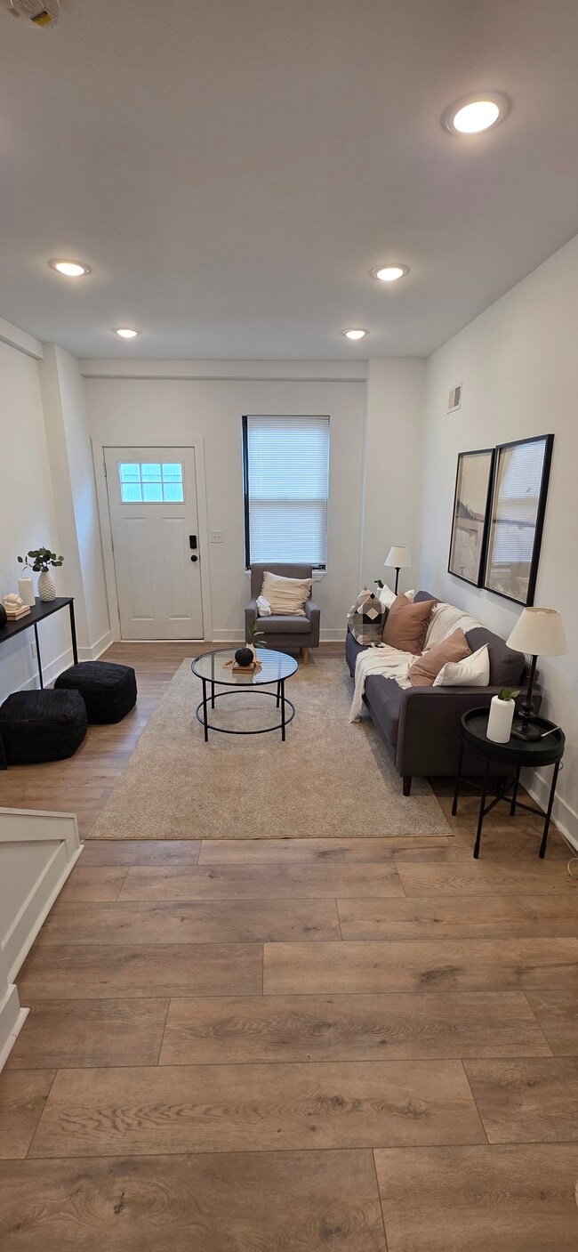 Building Photo - 532 N Belnord Ave