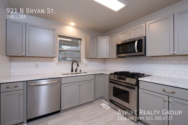 Building Photo - Updated 3 bedroom Home in Midtown