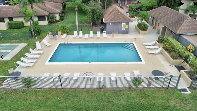 Comm Pool - 3011 SW 21st Ter