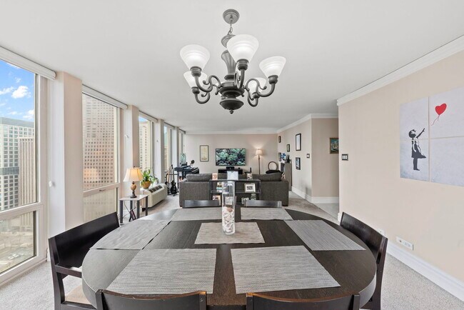 Building Photo - 111 E Chestnut St