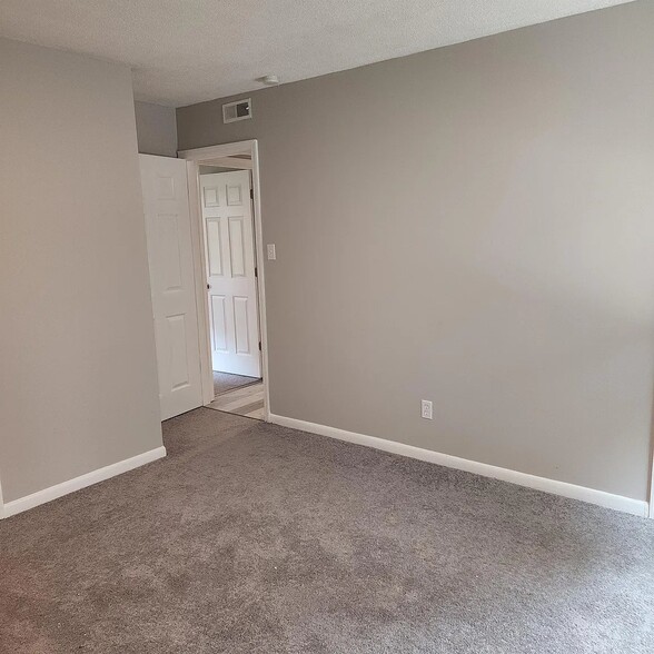 Building Photo - 211 Kirkland Pl