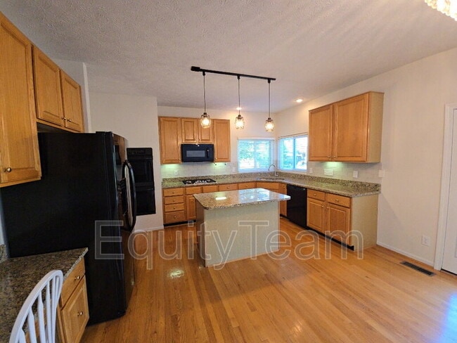 Building Photo - 6545 Farmbrooke Ct