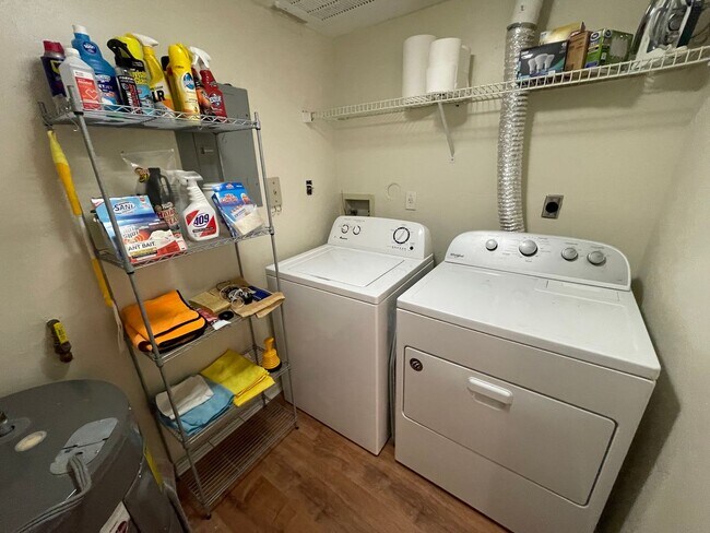 Building Photo - ANNUAL RENTAL - 3 BED / 2 BATH WITH CARPOR...
