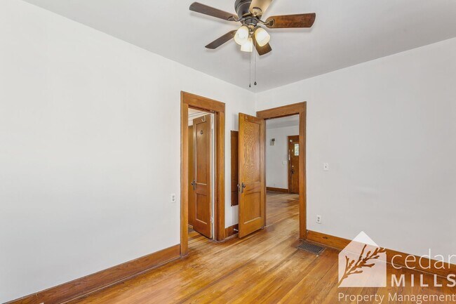 Building Photo - 130 S Charles St