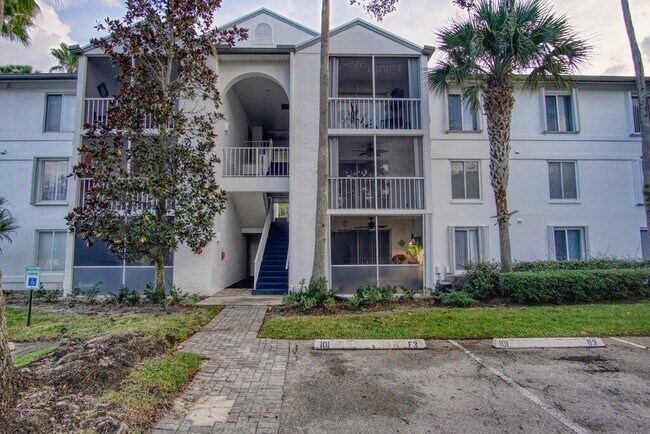 Primary Photo - 2500 SE Anchorage Cove